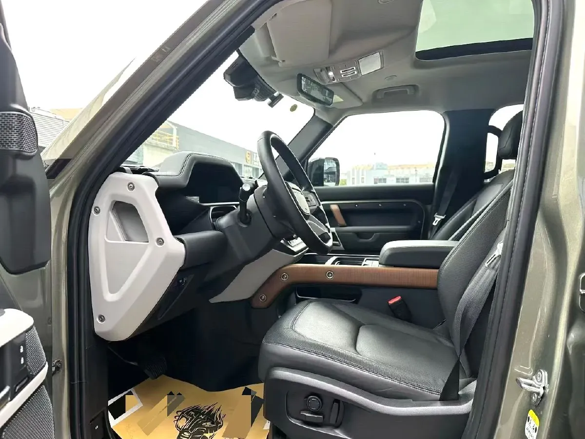 2022 Land Rover Defender 3.0T 400HP L6 8AT,autocango,china used car exporter,china ev exporter,chinese used car exporter,chinese used ev exporter