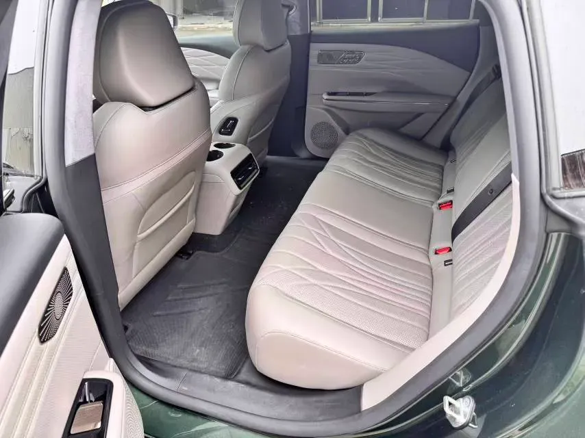 2025 Geely Galaxy Starshine 8 1.5T 163HP L4 3DHT PHEV 27.69KWH,autocango,china used car exporter,china ev exporter,chinese used car exporter,chinese used ev exporter