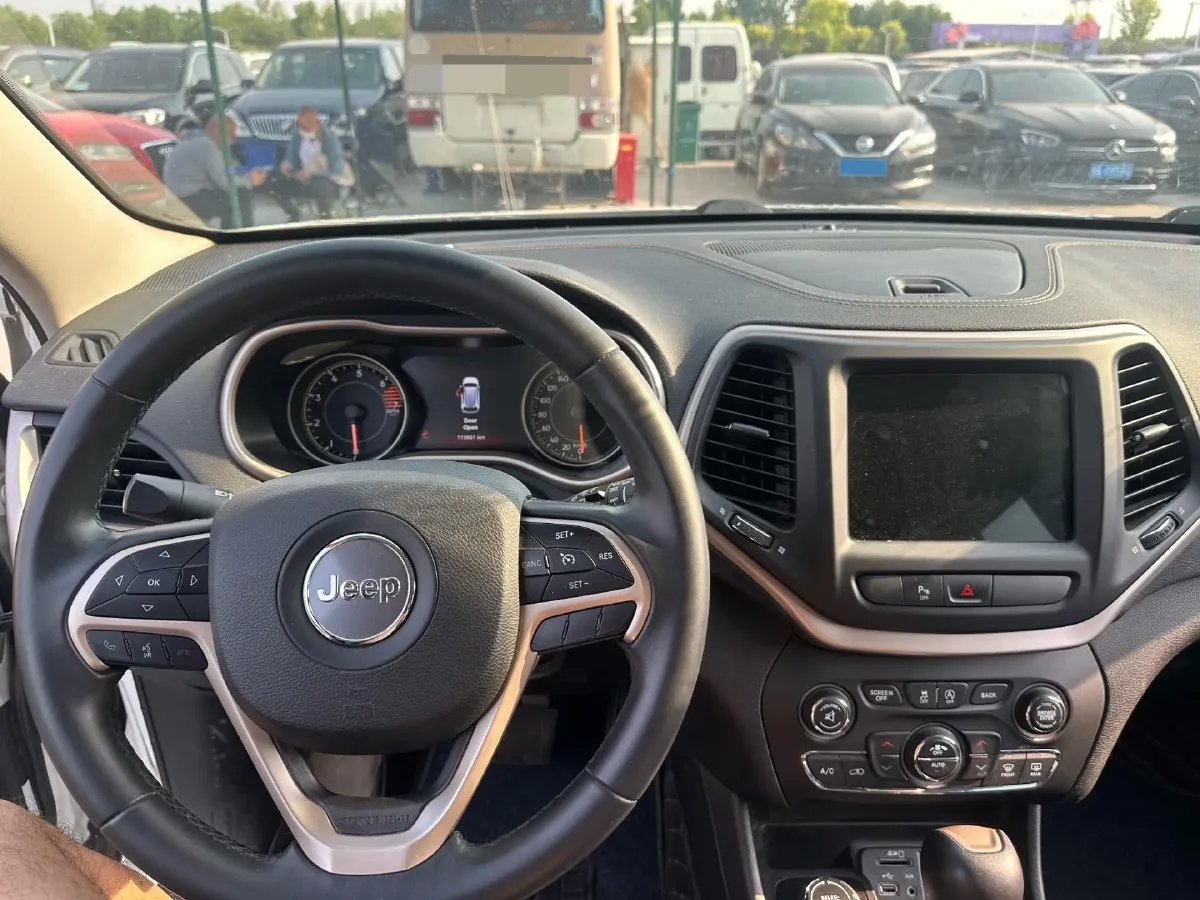 2017 Jeep Cherokee 2.4L 175HP L4 9AT,autocango,china used car exporter,china ev exporter,chinese used car exporter,chinese used ev exporter