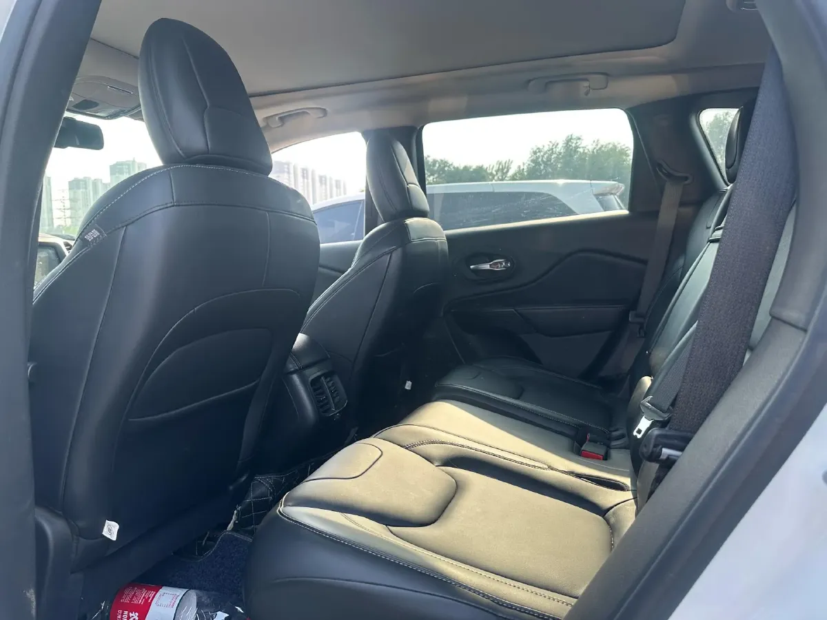 2017 Jeep Cherokee 2.4L 175HP L4 9AT,autocango,china used car exporter,china ev exporter,chinese used car exporter,chinese used ev exporter