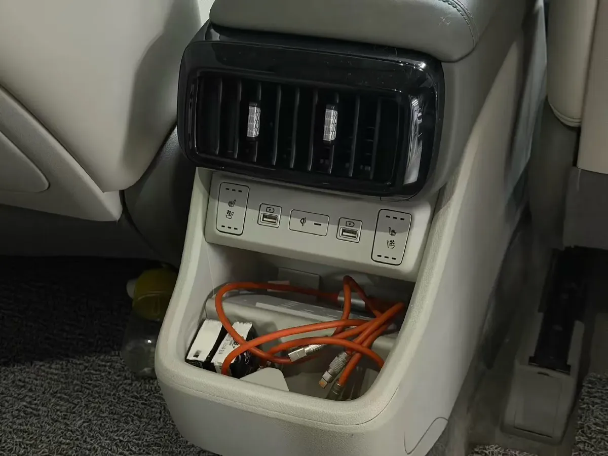 2021 Hyundai Custo 2.0T 236HP L4 8AT,autocango,china used car exporter,china ev exporter,chinese used car exporter,chinese used ev exporter