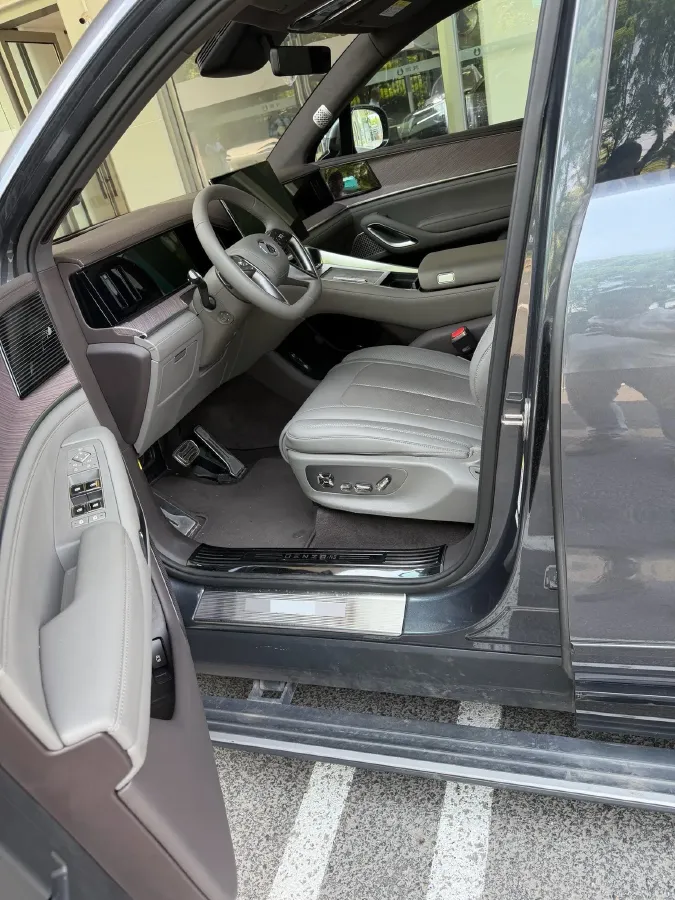 2026 Denza DenzaN9 2.0T 207HP L4 E-CVT PHEV,autocango,china used car exporter,china ev exporter,chinese used car exporter,chinese used ev exporter