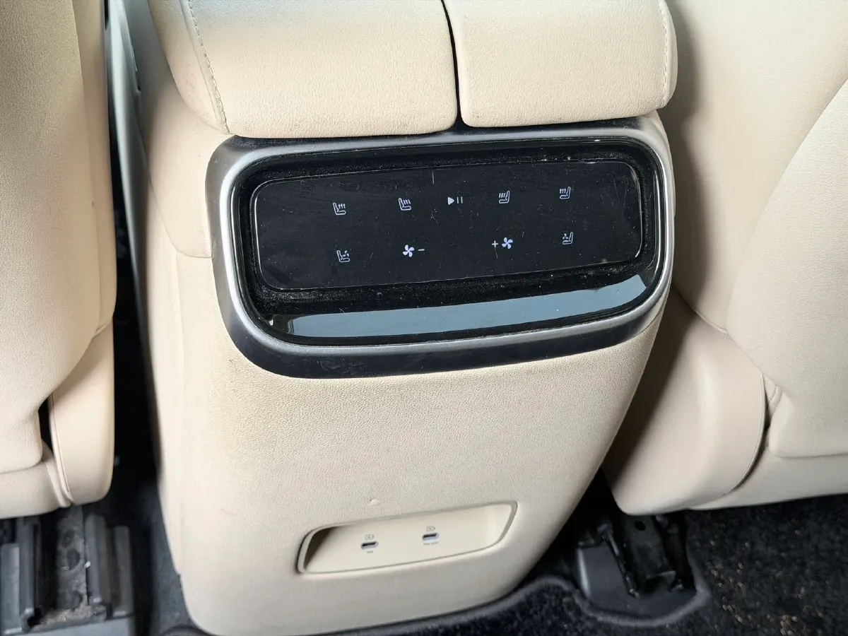 2022 Volvo S60 2.0T 197HP L4 8AT,autocango,china used car exporter,china ev exporter,chinese used car exporter,chinese used ev exporter