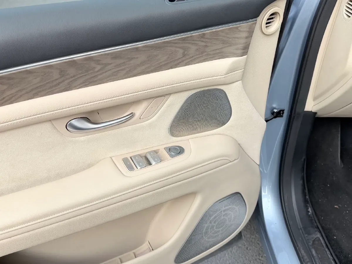 2022 Volvo S60 2.0T 197HP L4 8AT,autocango,china used car exporter,china ev exporter,chinese used car exporter,chinese used ev exporter