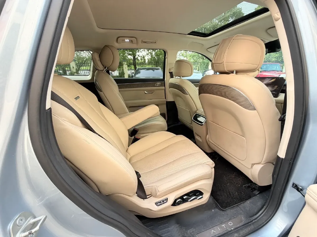 2022 Volvo S60 2.0T 197HP L4 8AT,autocango,china used car exporter,china ev exporter,chinese used car exporter,chinese used ev exporter