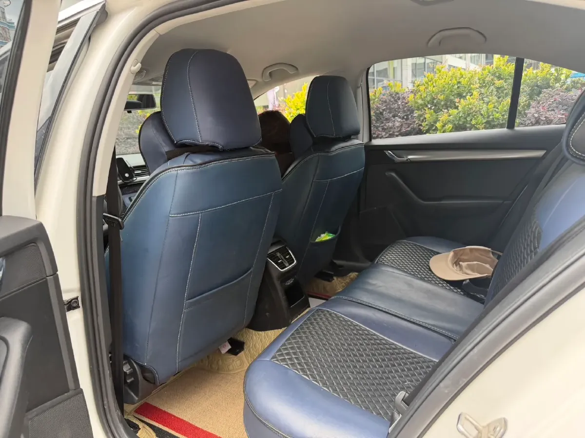 2020 Skoda Octavia 1.2T 116HP L4 7DCT,autocango,china used car exporter,china ev exporter,chinese used car exporter,chinese used ev exporter