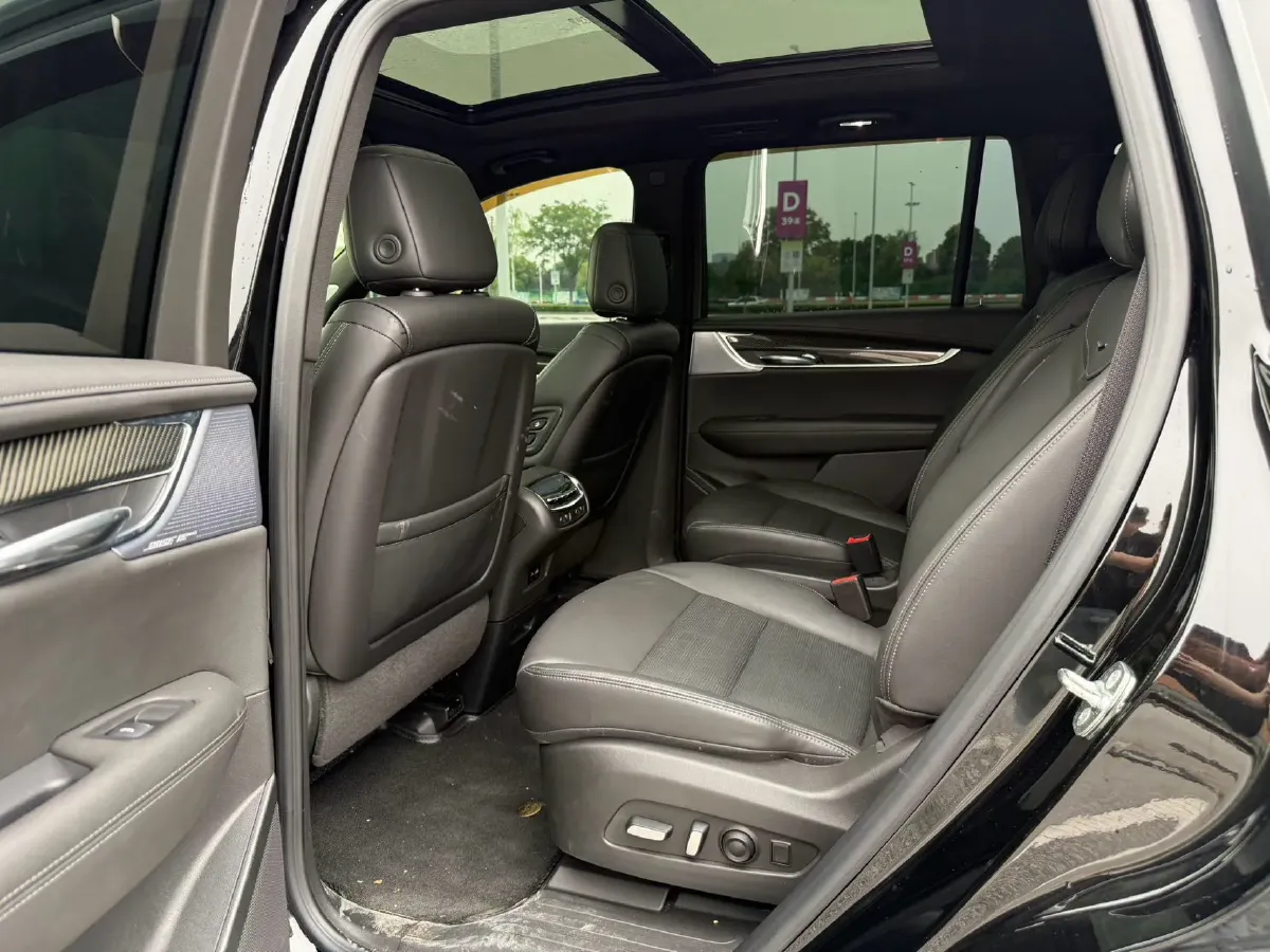 2025 Cadillac XT6 2.0T 237HP L4 9AT,autocango,china used car exporter,china ev exporter,chinese used car exporter,chinese used ev exporter