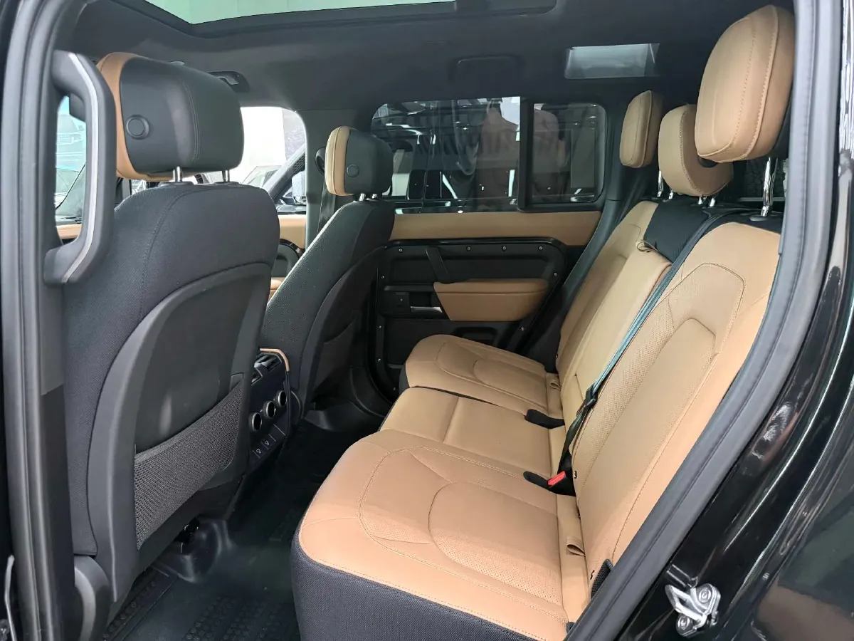 2025 Land Rover Defender 3.0T 400HP L6 8AT,autocango,china used car exporter,china ev exporter,chinese used car exporter,chinese used ev exporter