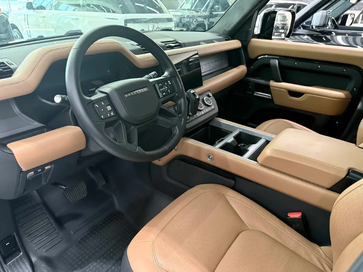 2025 Land Rover Defender 3.0T 400HP L6 8AT,autocango,china used car exporter,china ev exporter,chinese used car exporter,chinese used ev exporter