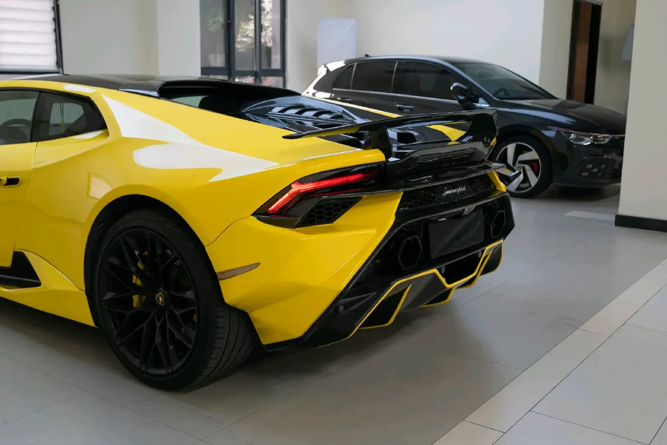 2016 Lamborghini Huracán 5.2L 580HP V10 7DCT,autocango,china used car exporter,china ev exporter,chinese used car exporter,chinese used ev exporter
