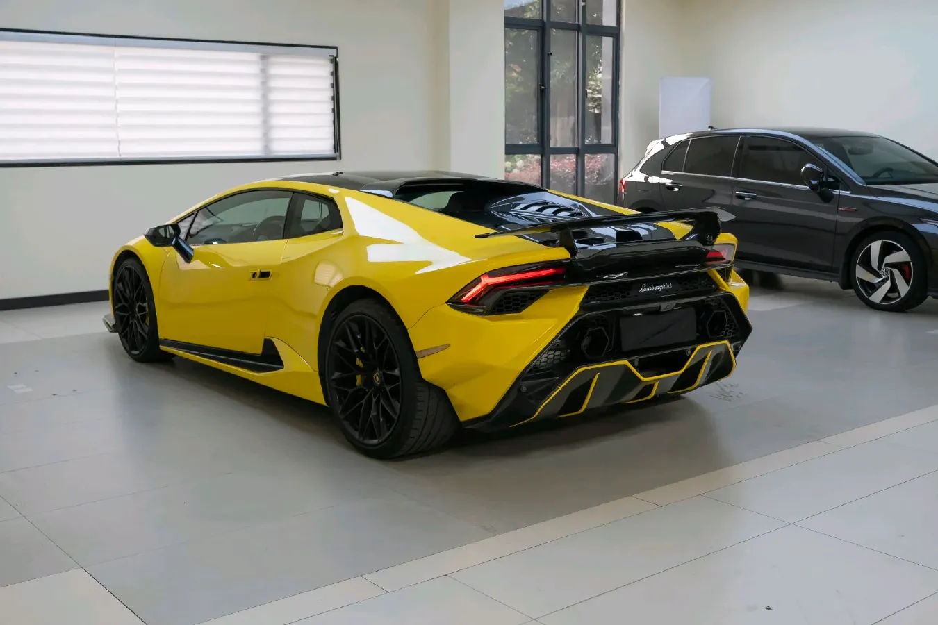 2016 Lamborghini Huracán 5.2L 580HP V10 7DCT,autocango,china used car exporter,china ev exporter,chinese used car exporter,chinese used ev exporter