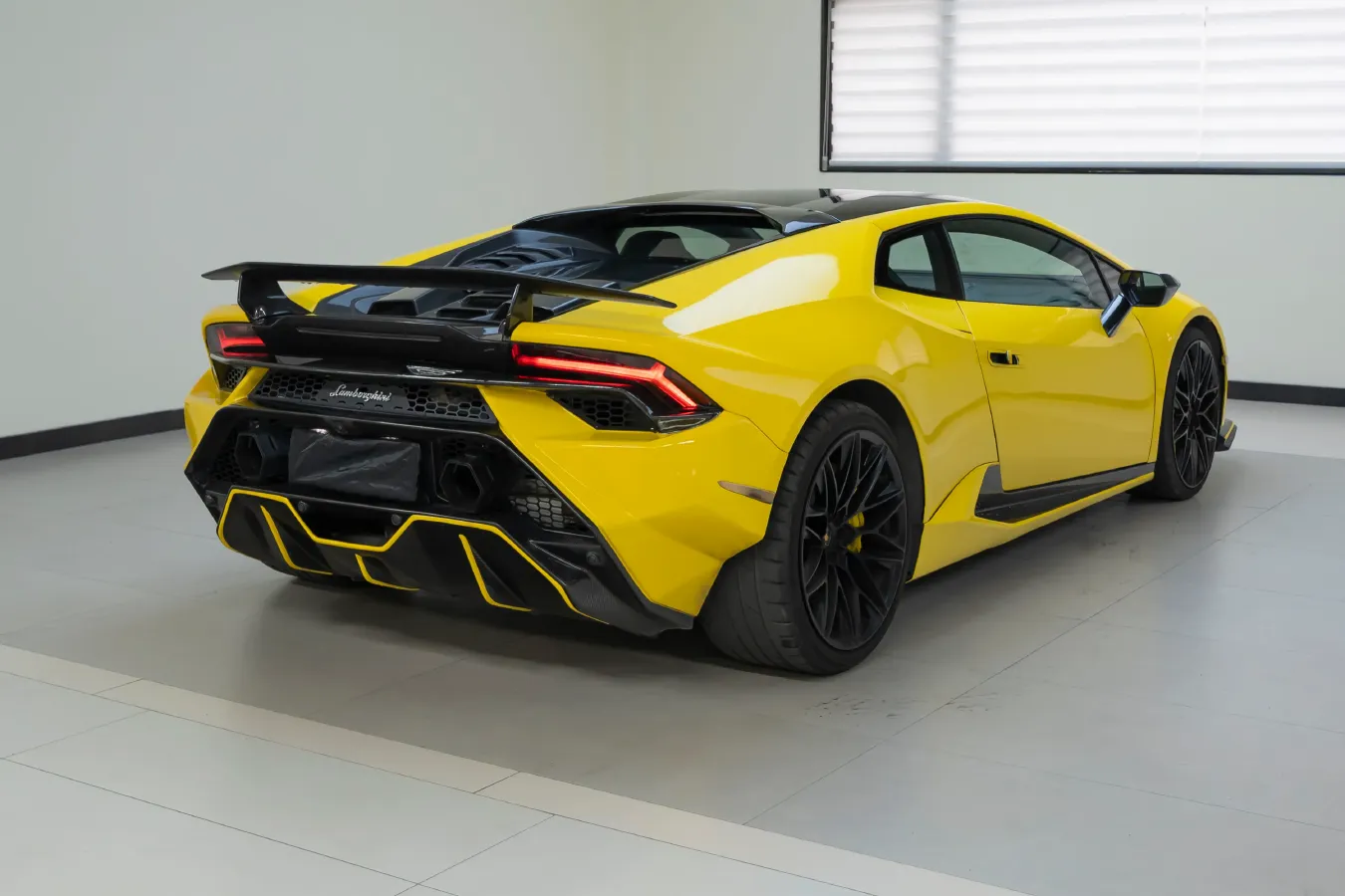 2016 Lamborghini Huracán 5.2L 580HP V10 7DCT,autocango,china used car exporter,china ev exporter,chinese used car exporter,chinese used ev exporter