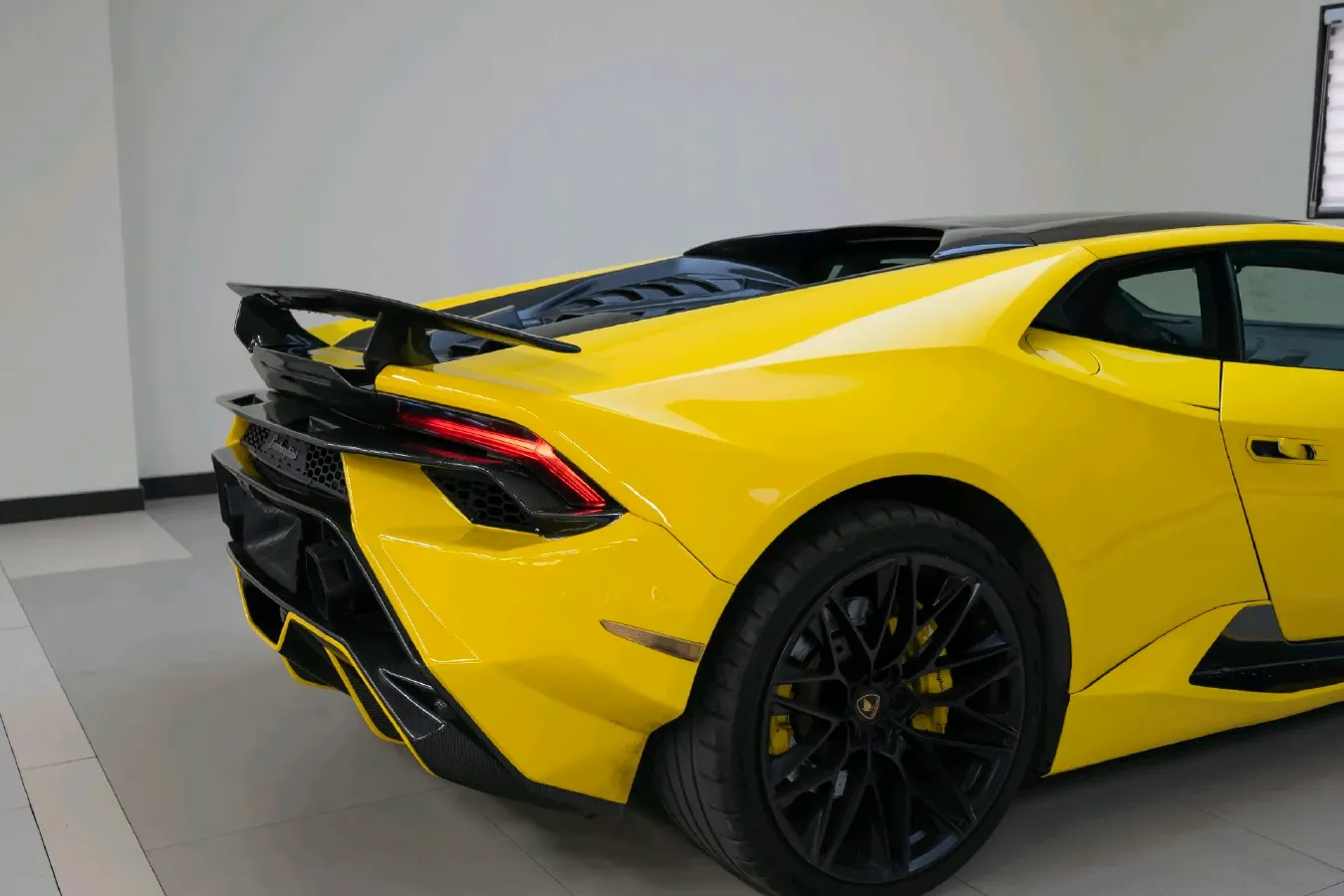 2016 Lamborghini Huracán 5.2L 580HP V10 7DCT,autocango,china used car exporter,china ev exporter,chinese used car exporter,chinese used ev exporter