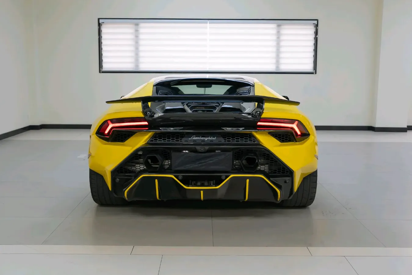 2016 Lamborghini Huracán 5.2L 580HP V10 7DCT,autocango,china used car exporter,china ev exporter,chinese used car exporter,chinese used ev exporter