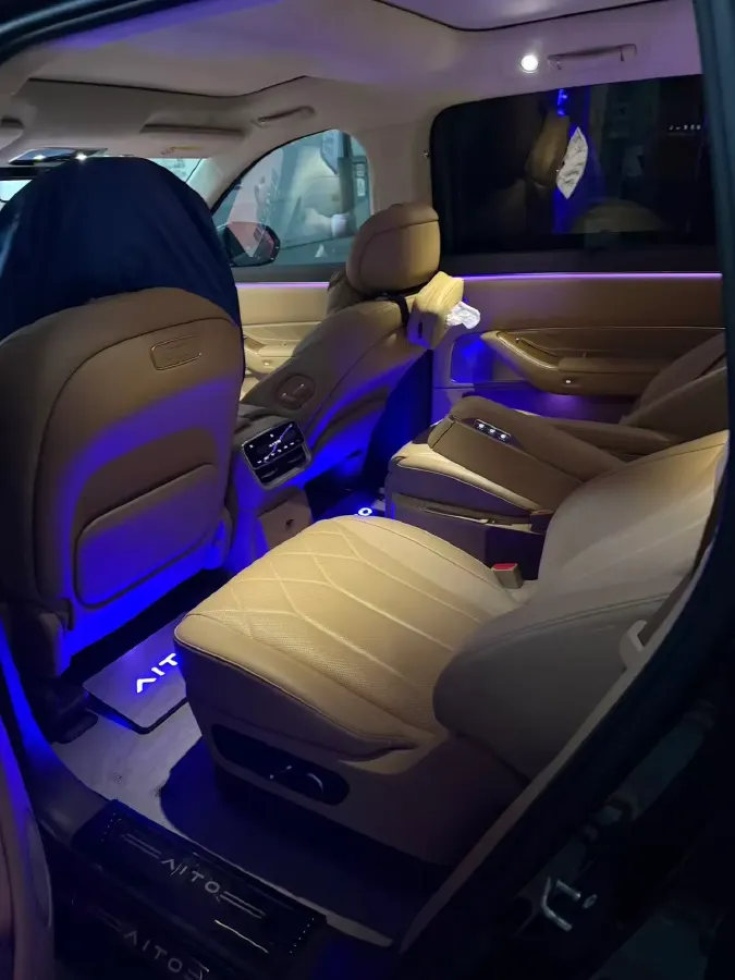 2025 AITO AITO M8 REEV 160HP REEV 53.4KWH,autocango,china used car exporter,china ev exporter,chinese used car exporter,chinese used ev exporter