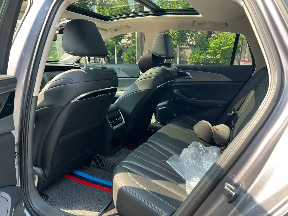 2024 HongQi H5 2.0T 224HP L4 8AT,autocango,china used car exporter,china ev exporter,chinese used car exporter,chinese used ev exporter