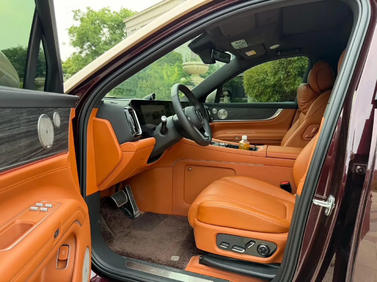 2025 AITO AITO M9 REEV 160HP REEV 52KWH,autocango,china used car exporter,china ev exporter,chinese used car exporter,chinese used ev exporter