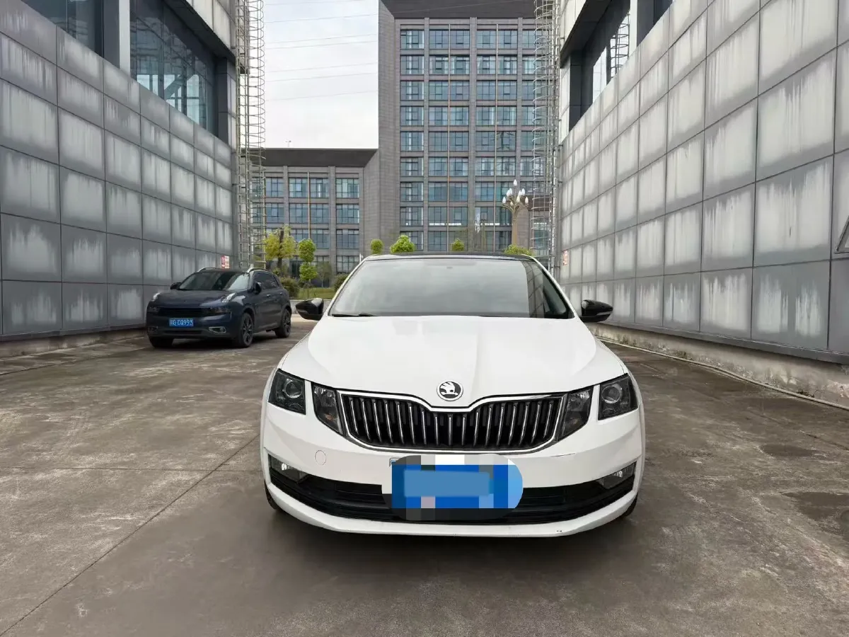 2018 Skoda Octavia 1.6L 110HP L4 5MT,autocango,china used car exporter,china ev exporter,chinese used car exporter,chinese used ev exporter