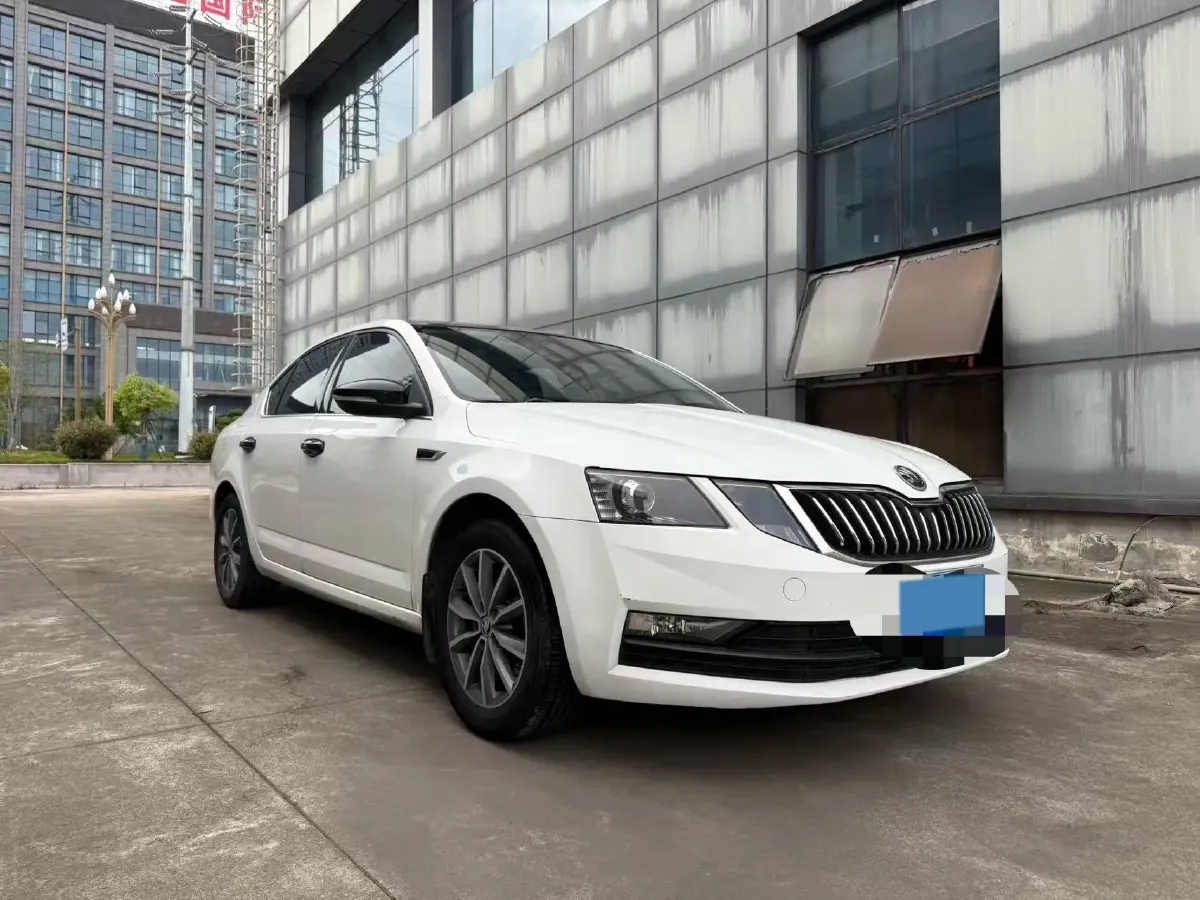 2018 Skoda Octavia 1.6L 110HP L4 5MT,autocango,china used car exporter,china ev exporter,chinese used car exporter,chinese used ev exporter