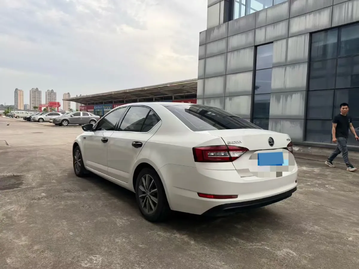2018 Skoda Octavia 1.6L 110HP L4 5MT,autocango,china used car exporter,china ev exporter,chinese used car exporter,chinese used ev exporter