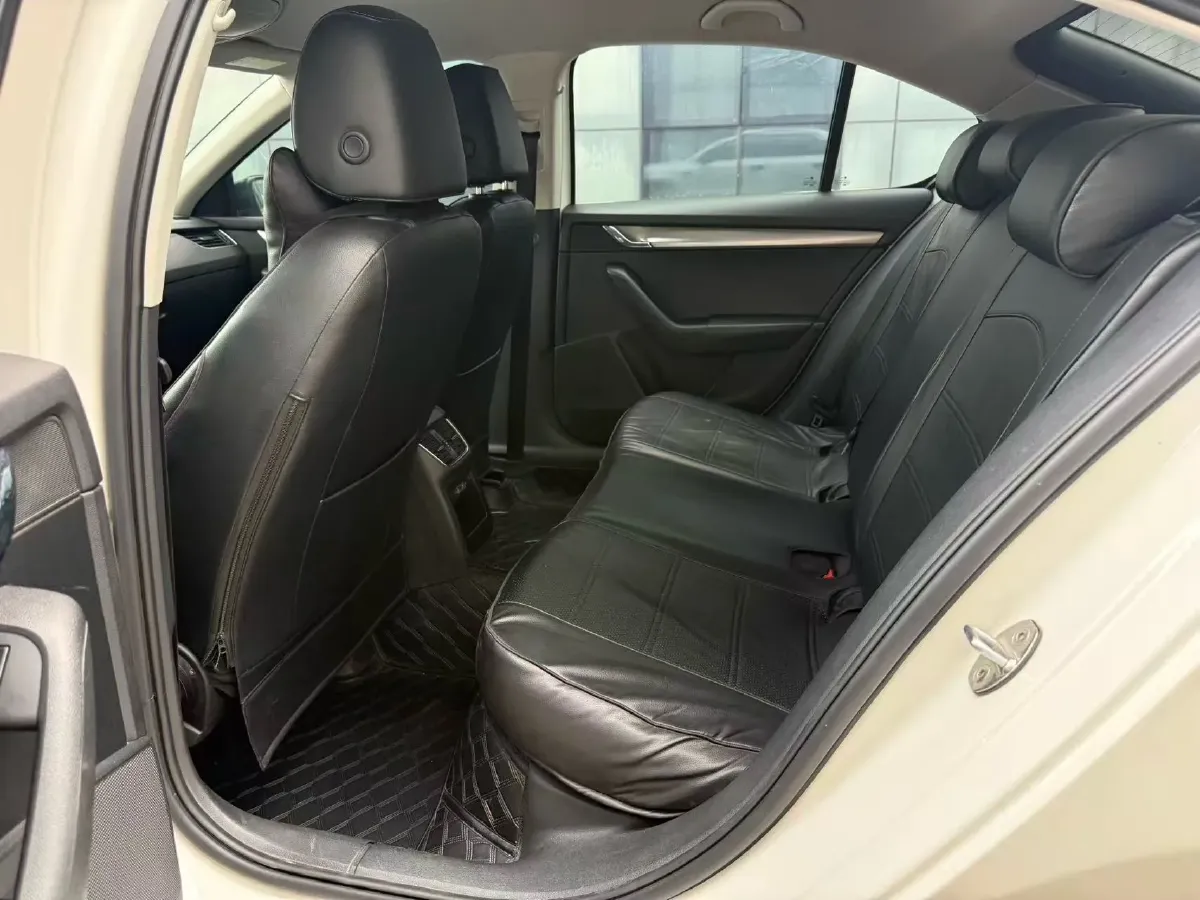 2018 Skoda Octavia 1.6L 110HP L4 5MT,autocango,china used car exporter,china ev exporter,chinese used car exporter,chinese used ev exporter