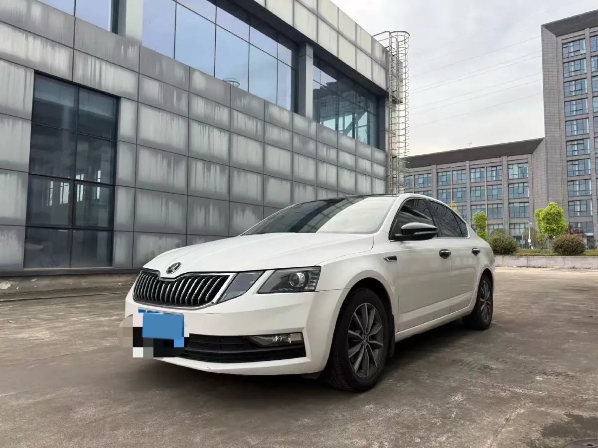 2018 Skoda Octavia 1.6L 110HP L4 5MT,autocango,china used car exporter,china ev exporter,chinese used car exporter,chinese used ev exporter