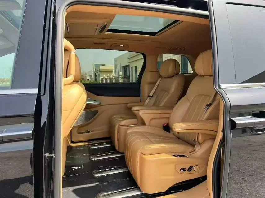 2024 Voyah Dream 1.5T 150HP L4 PHEV 43KWH,autocango,china used car exporter,china ev exporter,chinese used car exporter,chinese used ev exporter