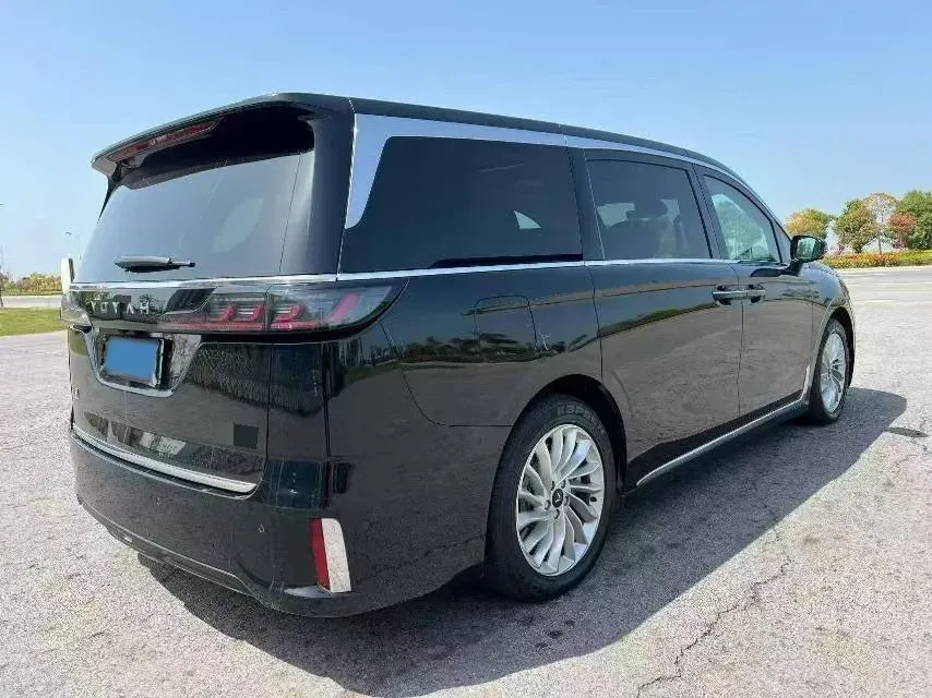 2024 Voyah Dream 1.5T 150HP L4 PHEV 43KWH,autocango,china used car exporter,china ev exporter,chinese used car exporter,chinese used ev exporter