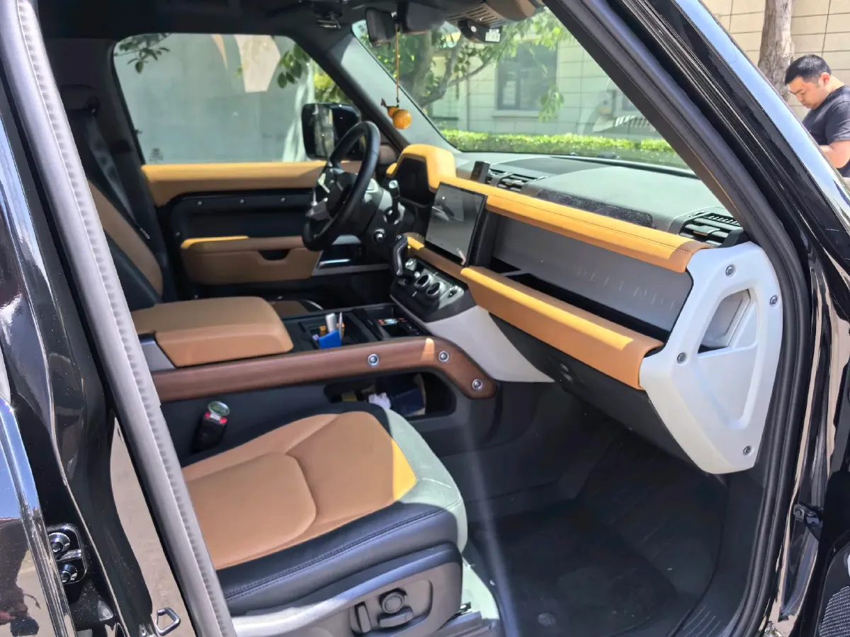 2024 Land Rover Defender 3.0T 400HP L6 8AT,autocango,china used car exporter,china ev exporter,chinese used car exporter,chinese used ev exporter