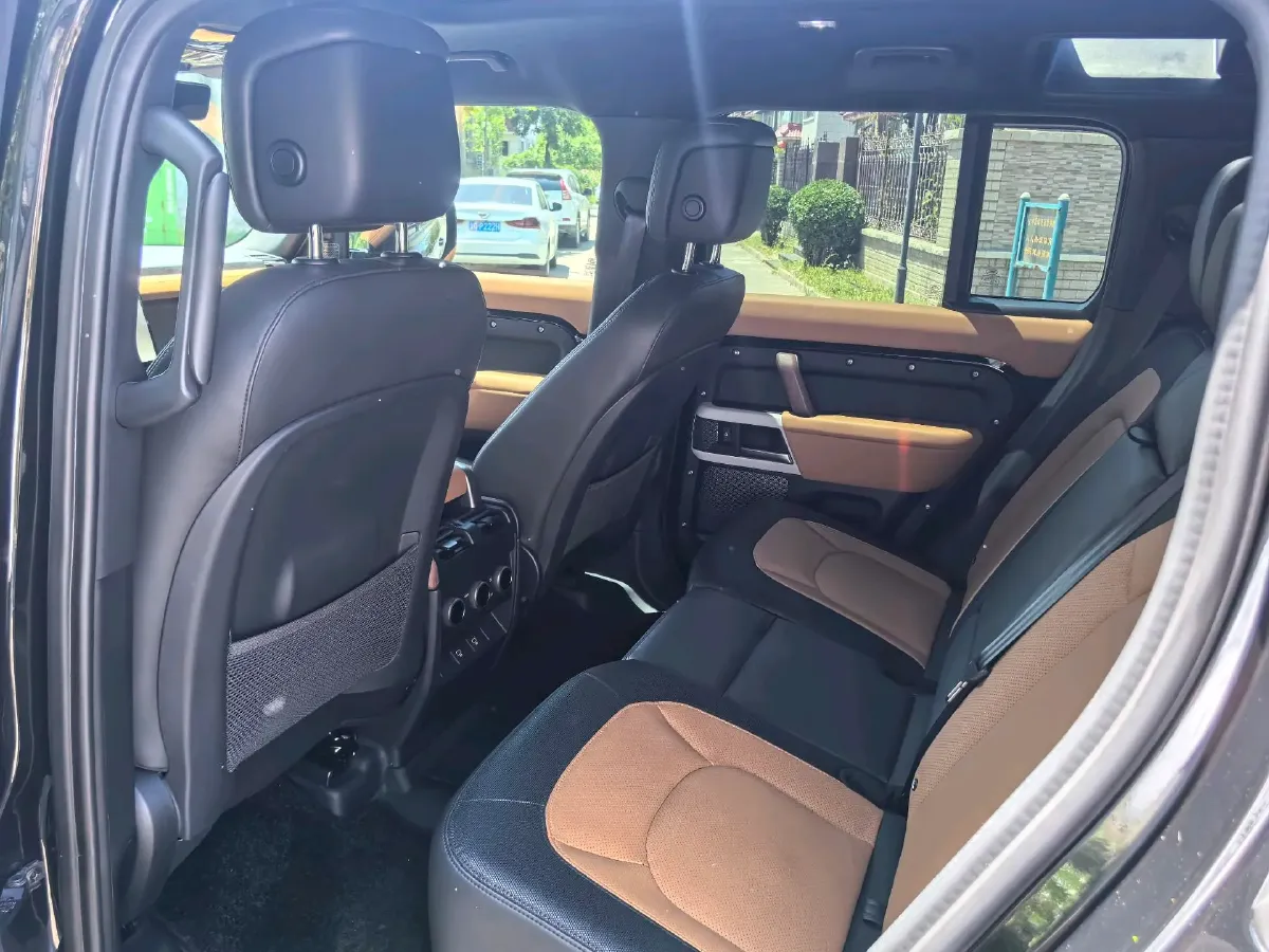 2024 Land Rover Defender 3.0T 400HP L6 8AT,autocango,china used car exporter,china ev exporter,chinese used car exporter,chinese used ev exporter