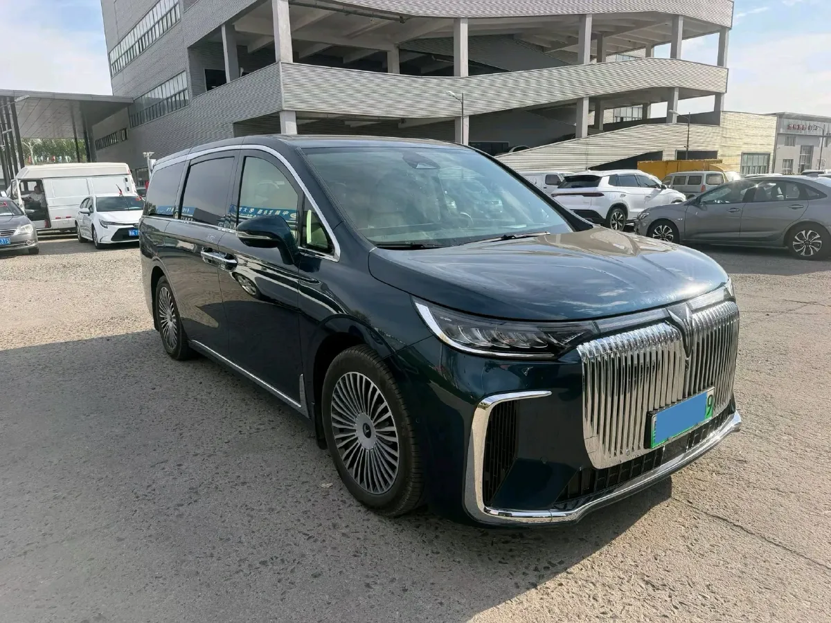 2025 Voyah Dream 1.5T 150HP L4 PHEV 41.7KWH,autocango,china used car exporter,china ev exporter,chinese used car exporter,chinese used ev exporter