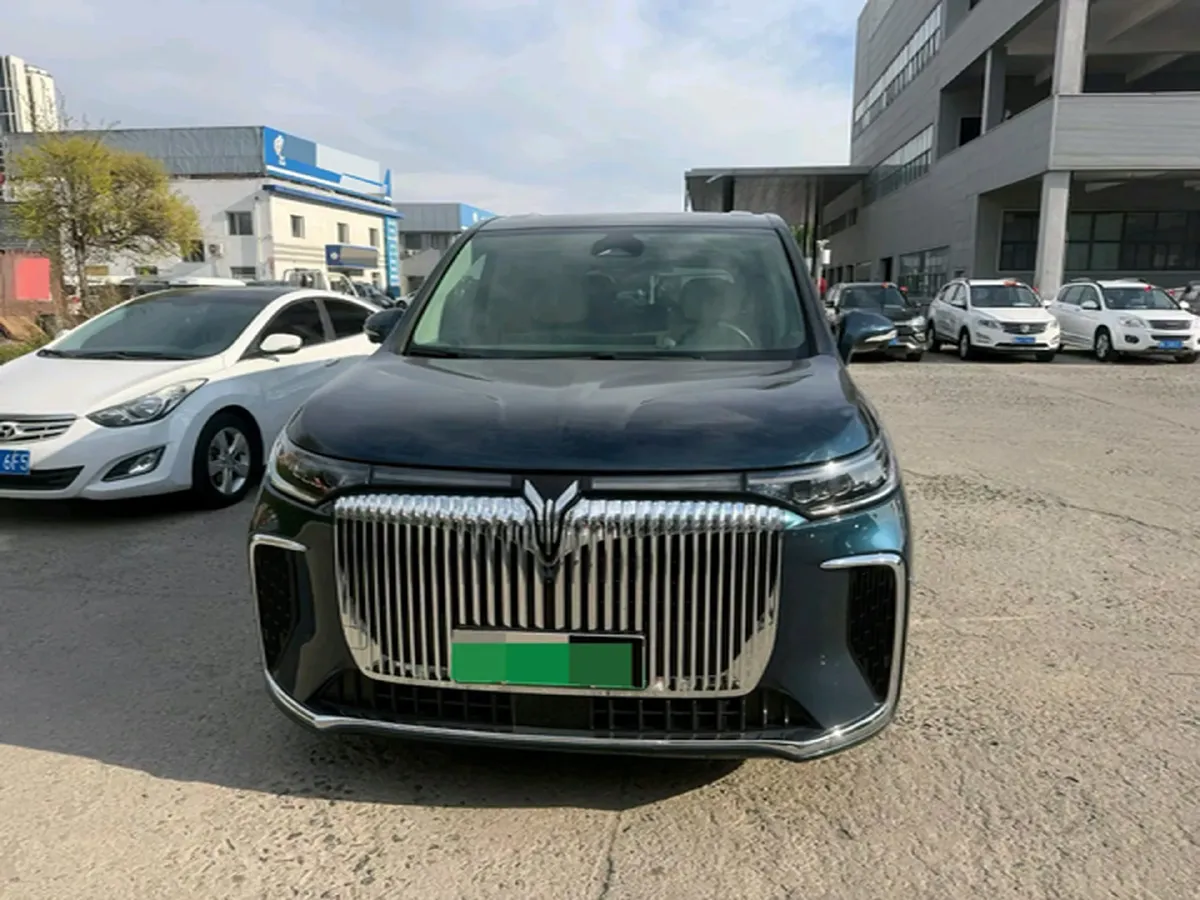 2025 Voyah Dream 1.5T 150HP L4 PHEV 41.7KWH,autocango,china used car exporter,china ev exporter,chinese used car exporter,chinese used ev exporter