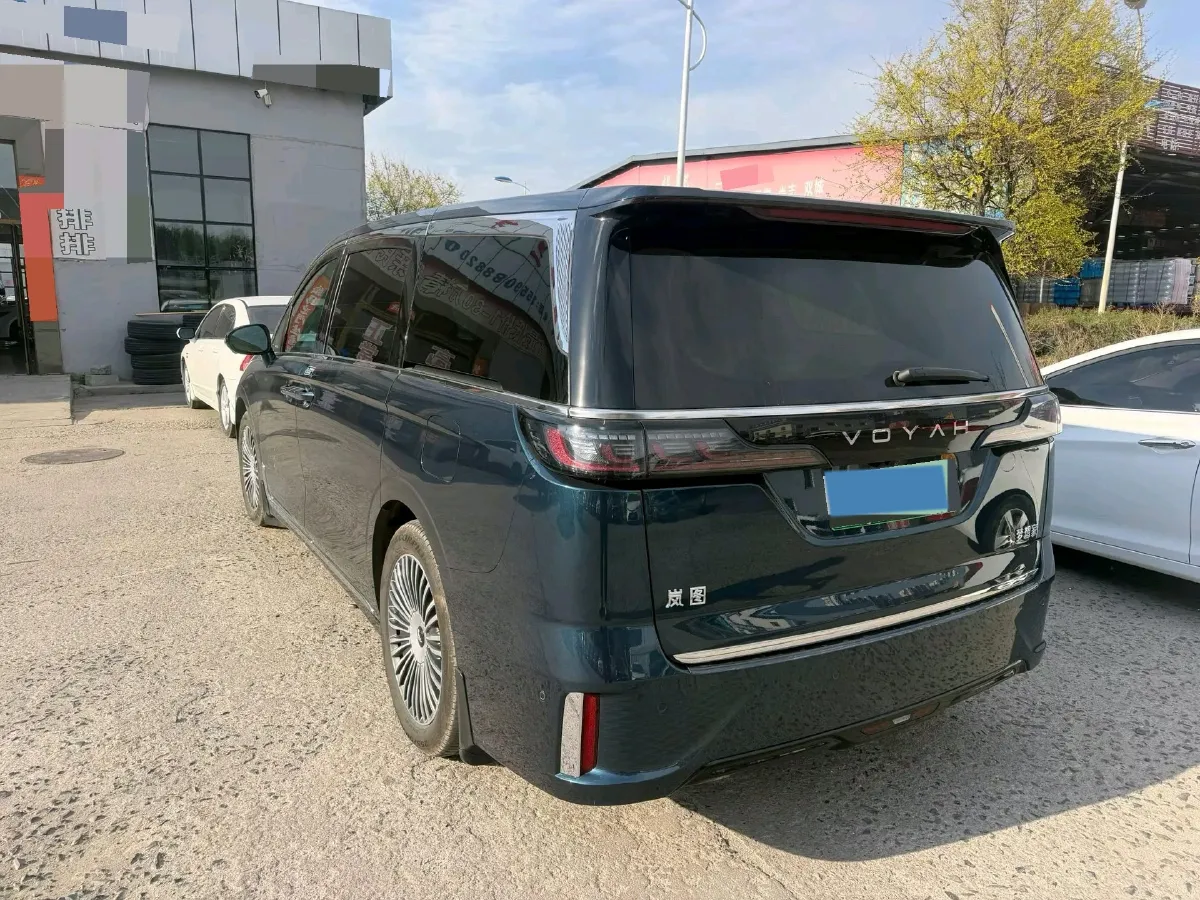 2025 Voyah Dream 1.5T 150HP L4 PHEV 41.7KWH,autocango,china used car exporter,china ev exporter,chinese used car exporter,chinese used ev exporter