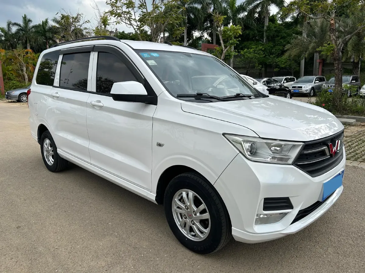 2018 WuLing HongGuang 1.5L 105HP L4 5MT,autocango,china used car exporter,china ev exporter,chinese used car exporter,chinese used ev exporter