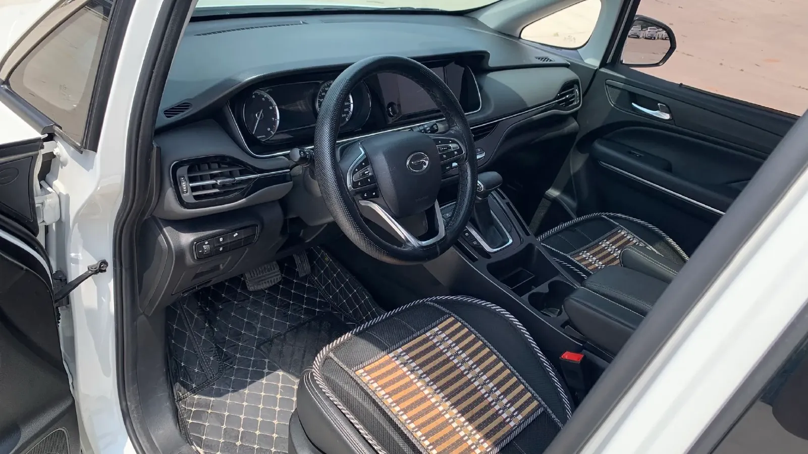 2021 GAC Trumpchi M6 1.5T 169HP L4 7DCT,autocango,china used car exporter,china ev exporter,chinese used car exporter,chinese used ev exporter
