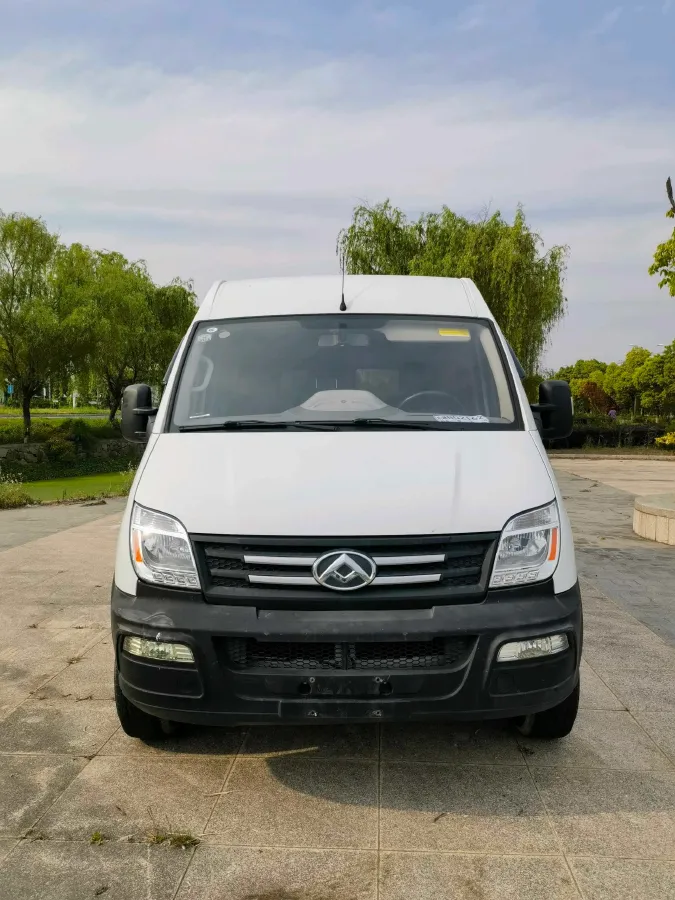 2020 MAXUS XinTu V80 2.5T 136HP L4 6MT,autocango,china used car exporter,china ev exporter,chinese used car exporter,chinese used ev exporter