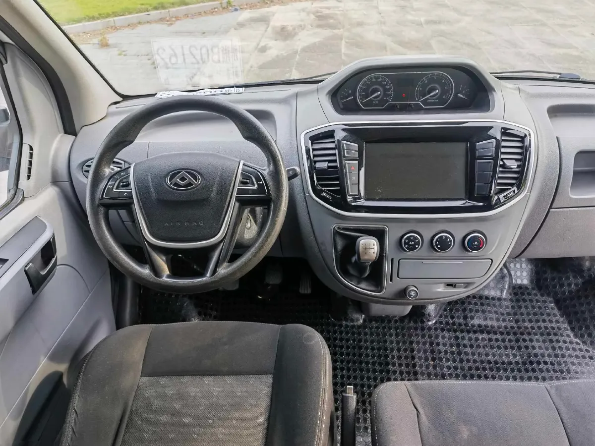 2020 MAXUS XinTu V80 2.5T 136HP L4 6MT,autocango,china used car exporter,china ev exporter,chinese used car exporter,chinese used ev exporter