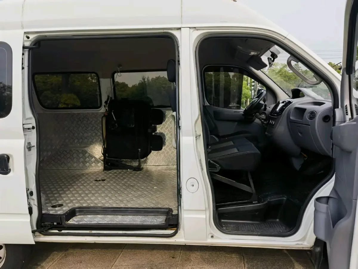 2020 MAXUS XinTu V80 2.5T 136HP L4 6MT,autocango,china used car exporter,china ev exporter,chinese used car exporter,chinese used ev exporter