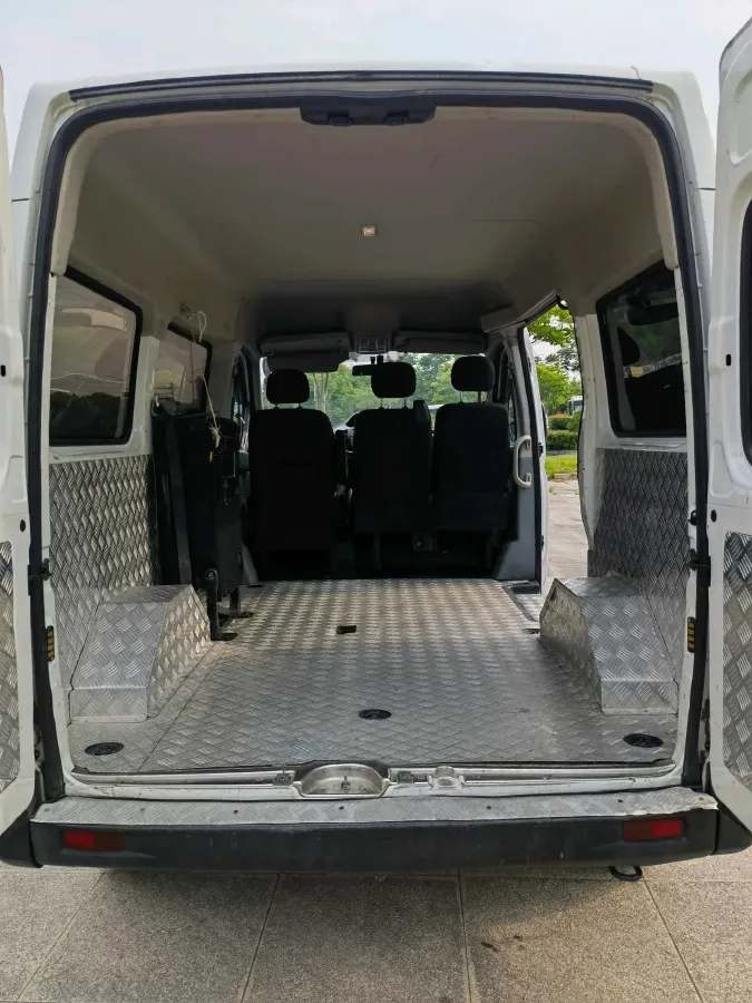 2020 MAXUS XinTu V80 2.5T 136HP L4 6MT,autocango,china used car exporter,china ev exporter,chinese used car exporter,chinese used ev exporter
