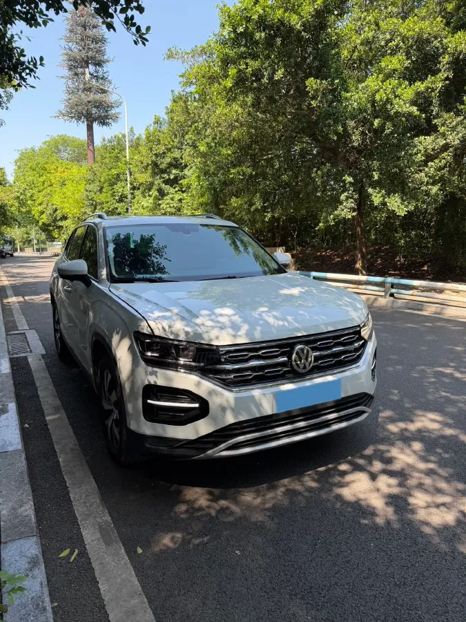 2019 Jeep Cherokee 2.0T 234HP L4 9AT,autocango,china used car exporter,china ev exporter,chinese used car exporter,chinese used ev exporter