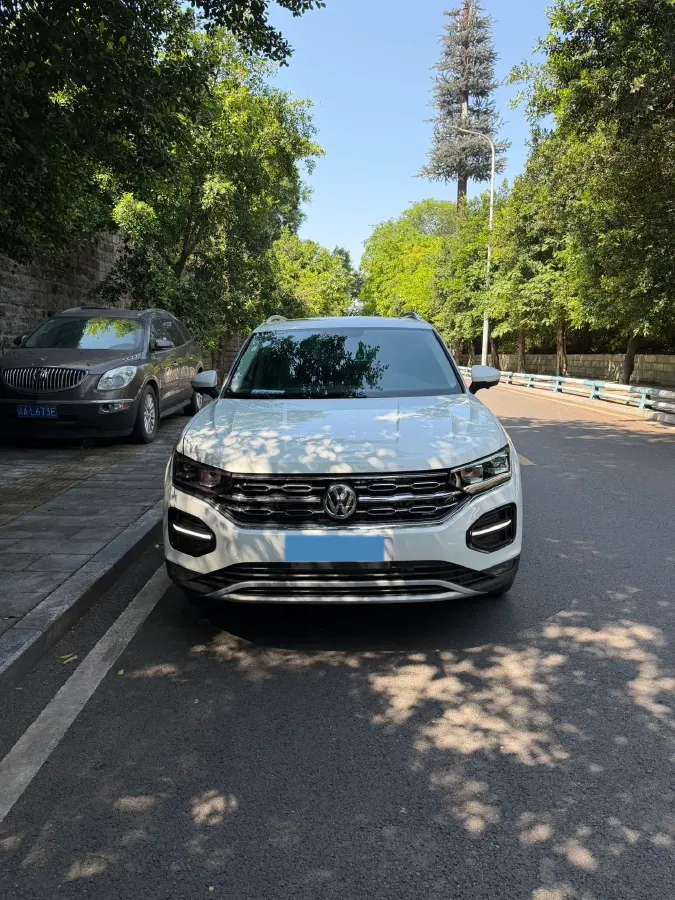 2019 Jeep Cherokee 2.0T 234HP L4 9AT,autocango,china used car exporter,china ev exporter,chinese used car exporter,chinese used ev exporter
