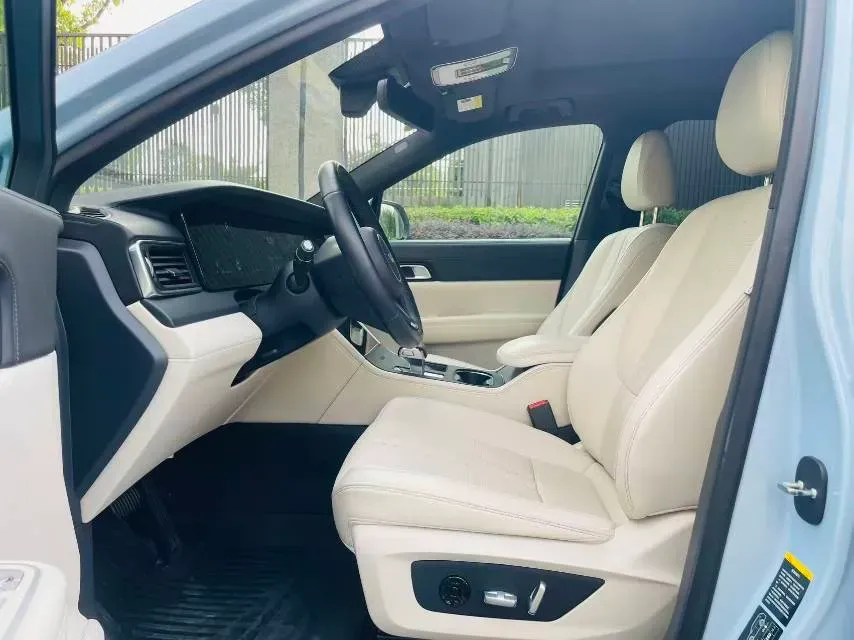2020 Li ONE Range Extended 131HP REEV 40.5KWH,autocango,china used car exporter,china ev exporter,chinese used car exporter,chinese used ev exporter