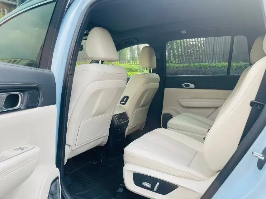 2020 Li ONE Range Extended 131HP REEV 40.5KWH,autocango,china used car exporter,china ev exporter,chinese used car exporter,chinese used ev exporter