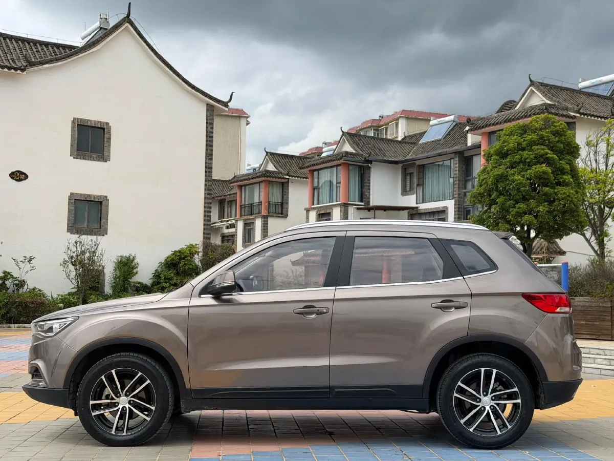 2018 Bestune X40 1.6L 114HP L4 5MT,autocango,china used car exporter,china ev exporter,chinese used car exporter,chinese used ev exporter