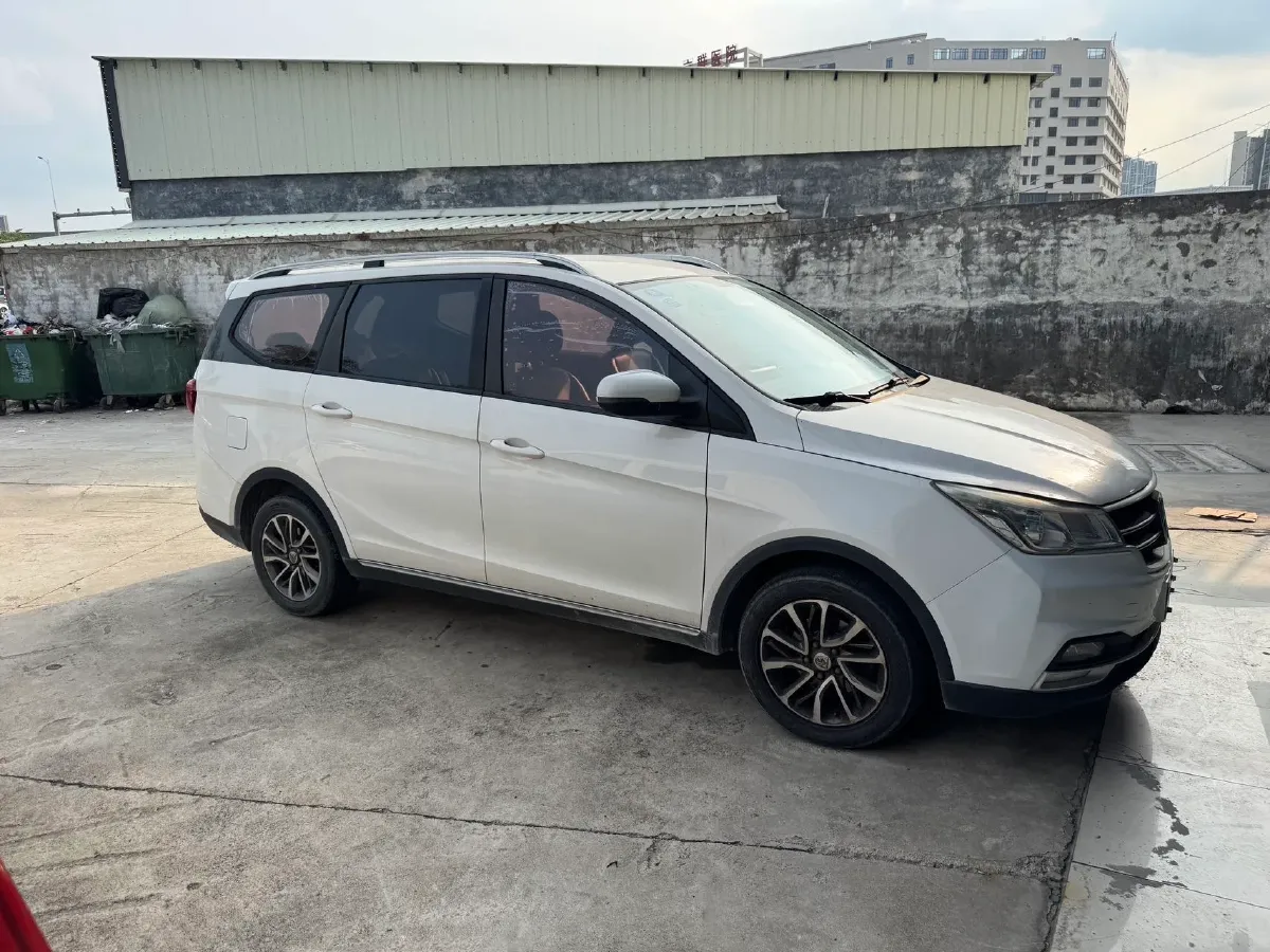 2019 BaoJun 730 1.5L 112HP L4 6MT,autocango,china used car exporter,china ev exporter,chinese used car exporter,chinese used ev exporter