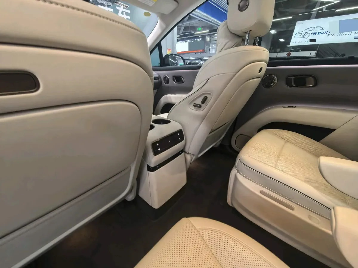 2025 Li i8 BEV,autocango,china used car exporter,china ev exporter,chinese used car exporter,chinese used ev exporter