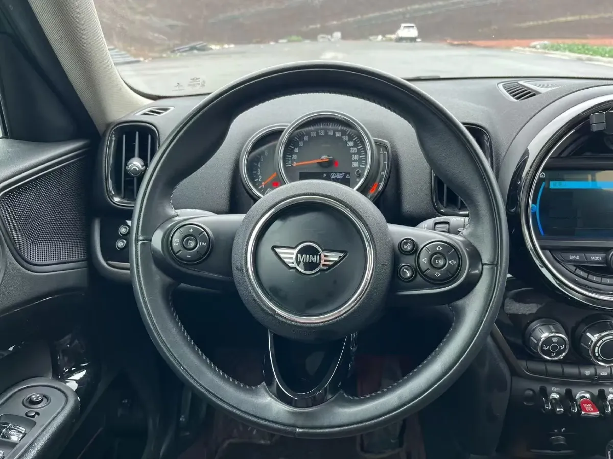 2018 MINI COUNTRYMAN 1.5T 136HP L3 6AT,autocango,china used car exporter,china ev exporter,chinese used car exporter,chinese used ev exporter