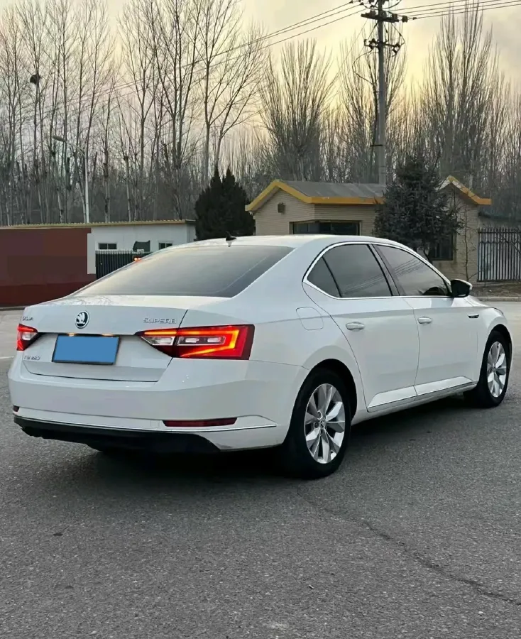 2021 Skoda Superb 1.4T 150HP L4 7DCT,autocango,china used car exporter,china ev exporter,chinese used car exporter,chinese used ev exporter