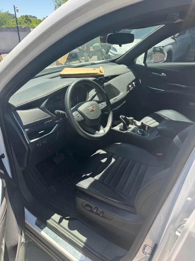 2021 Cadillac XT4 2.0T 237HP L4 9AT,autocango,china used car exporter,china ev exporter,chinese used car exporter,chinese used ev exporter
