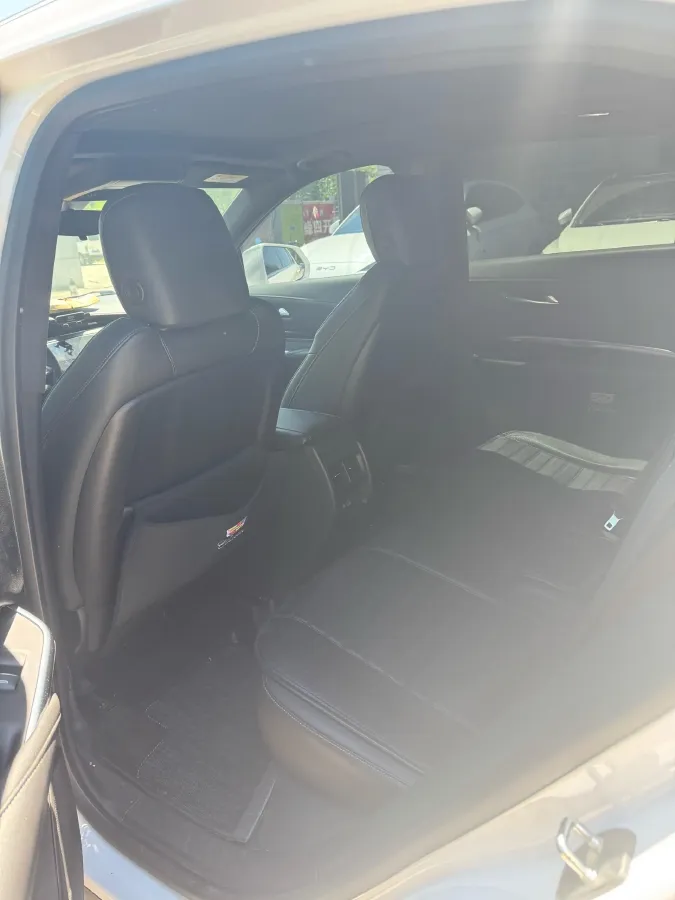 2021 Cadillac XT4 2.0T 237HP L4 9AT,autocango,china used car exporter,china ev exporter,chinese used car exporter,chinese used ev exporter